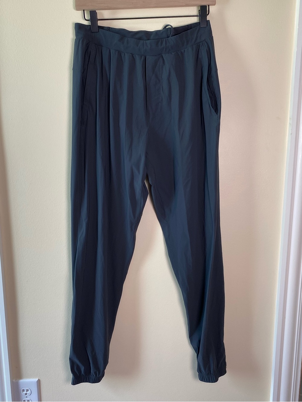 Lululemon Athletic Men's Surge Jogger Pants Dark Grey Size Medium
